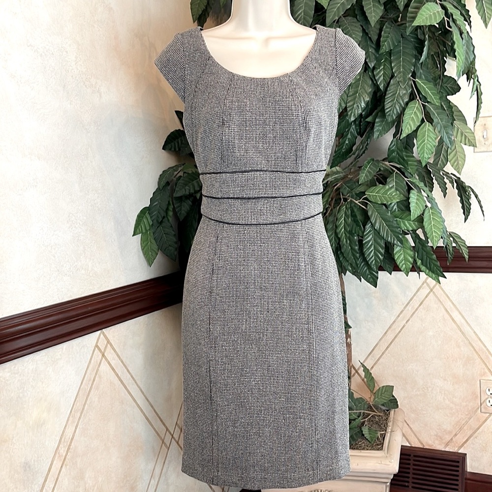 WHBM CAP SLEEVE HOUNDSTOOTH DRESS